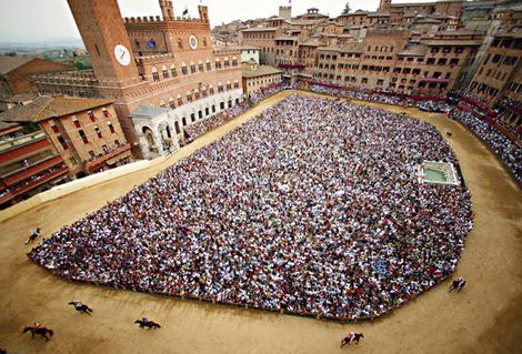 Sienese crush ... a crowd in Piazza del Campo awaits the action.